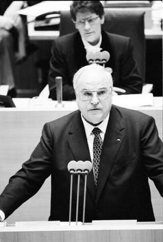 Kohl, Helmut; Süssmuth, Rita Liegenschaften in Bonn, Plenargebäude