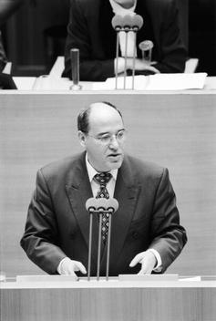 Gysi, Gregor Liegenschaften in Bonn, Plenargebäude