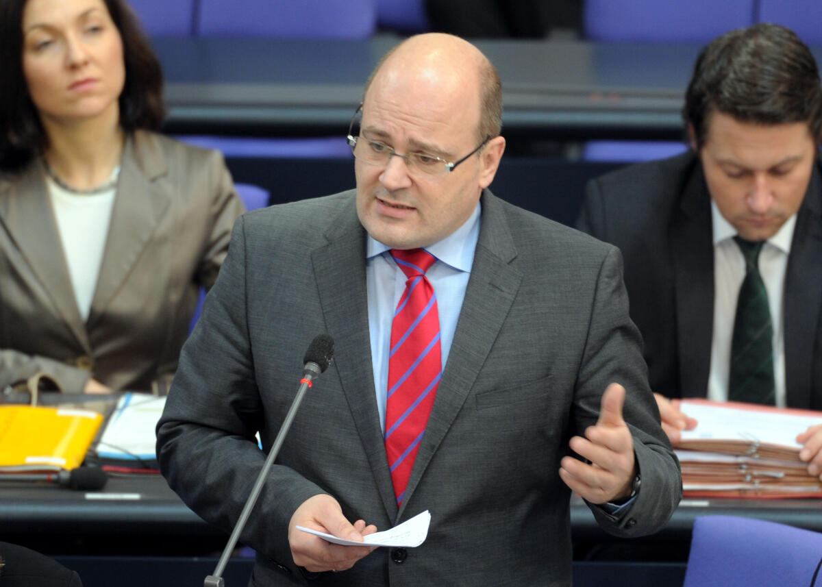 164. Sitzung vom 07.03.2012 Fragestunde Geschäftsbereich BMF beantwortet von Steffen Kampeter, Parlamentarischer Staatssekretär Kampeter, Steffen 164. Sitzung vom 07.03.2012 Fragestunde Geschäftsbereich BMF beantwortet von Steffen Kampeter, Parlamentarischer Staatssekretär