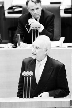 Stoiber, Edmund; Klose, Hans-Ulrich Liegenschaften in Bonn, Plenargebäude