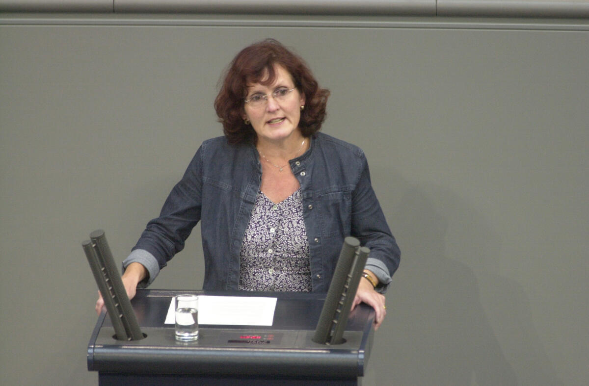 Ursula Mogg, SPD, MdB, Rede im Deutschen Bundestag, 195. Bundestagssitzung.; Bundestagsabgeordnete, Abgeordnete, Plenum, Rednerpult Mogg, Ursula Ursula Mogg, SPD, MdB, Rede im Deutschen Bundestag, 195. Bundestagssitzung.; Bundestagsabgeordnete, Abgeordnete, Plenum, Rednerpult