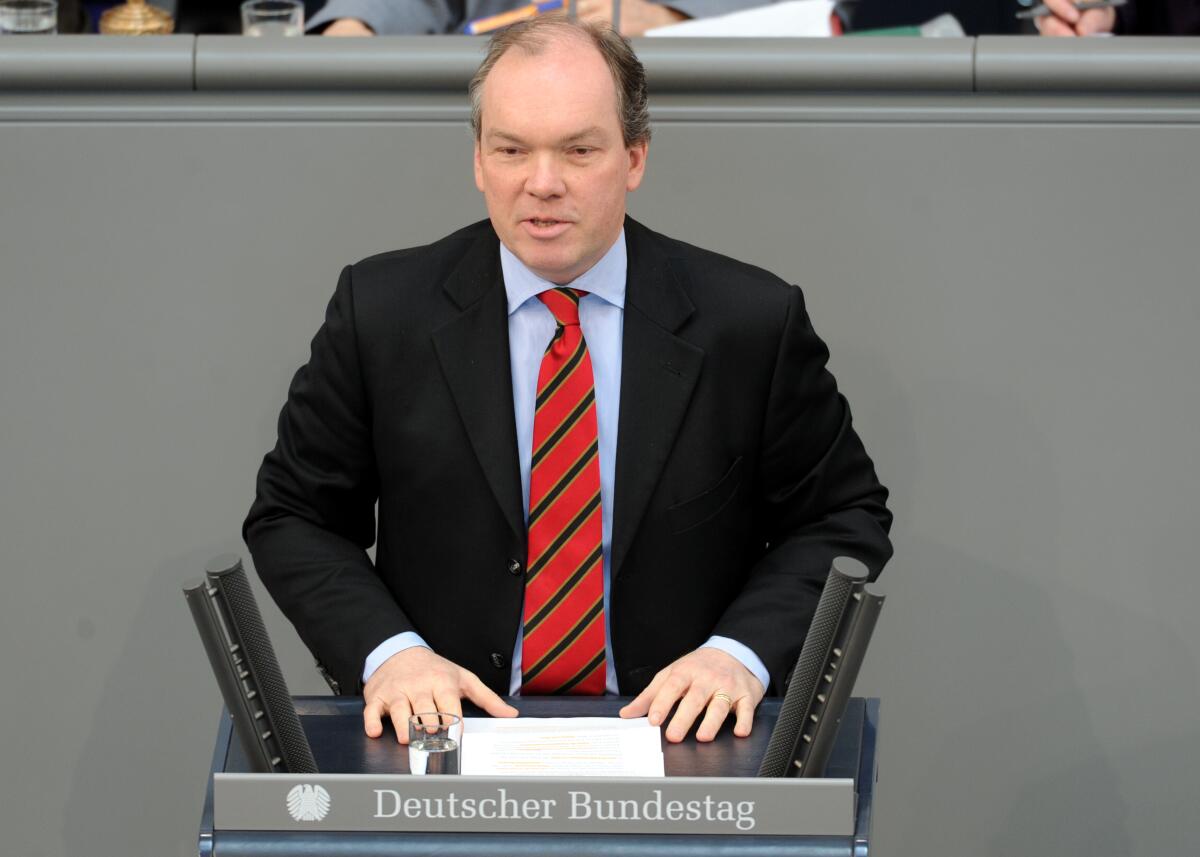 Dr. Philipp Murmann, CDU/CSU, Bundestagsabgeordneter, Abgeordneter, Mitglied des Deutschen Bundestages, MdB, Rede, Deutscher Bundestag, 168. Sitzung, Top 3, Thema: Entscheidungslösung im Transplantationsgesetz.; Rednerpult. Murmann, Philipp Dr. Philipp Murmann, CDU/CSU, Bundestagsabgeordneter, Abgeordneter, Mitglied des Deutschen Bundestages, MdB, Rede, Deutscher Bundestag, 168. Sitzung, Top 3, Thema: Entscheidungslösung im Transplantationsgesetz.; Rednerpult.