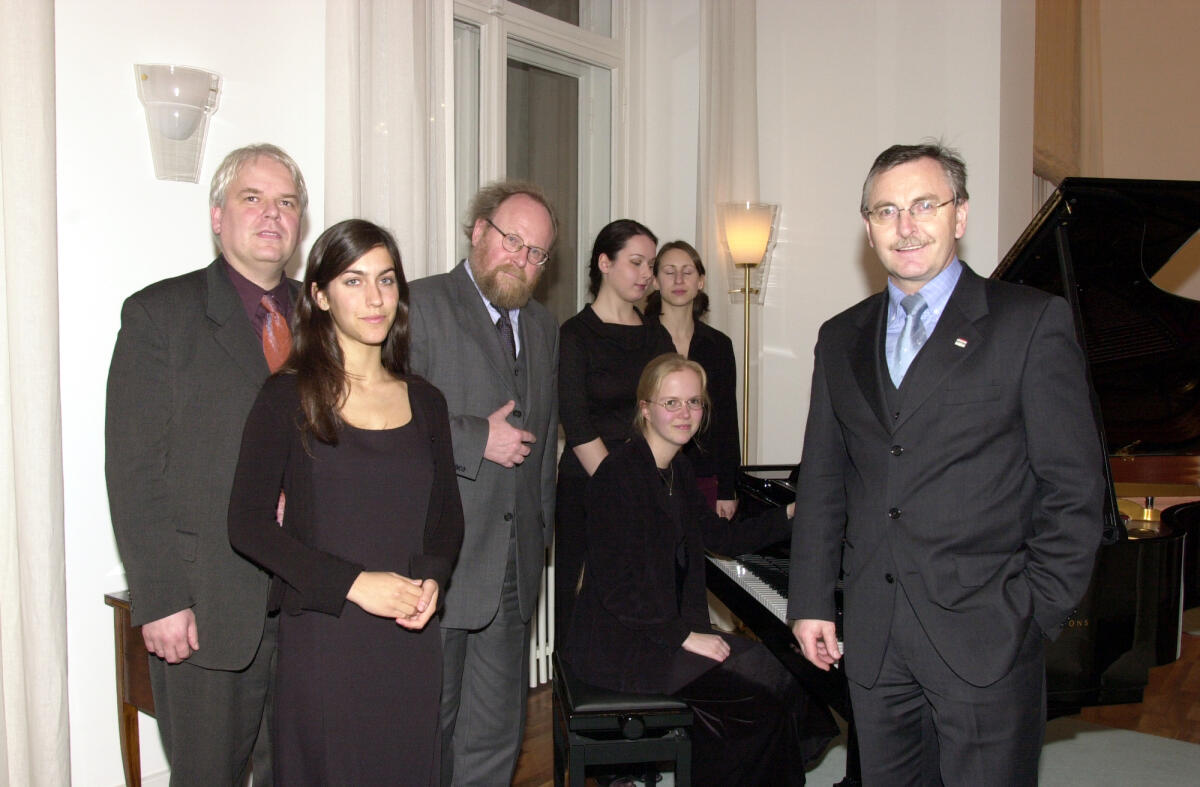Bundestagspräsident Wolfgang Thierse, SPD, begrüßt junge deutsche und israelische Musiker zum Konzert. Thierse, Wolfgang Bundestagspräsident Wolfgang Thierse, SPD, begrüßt junge deutsche und israelische Musiker zum Konzert.