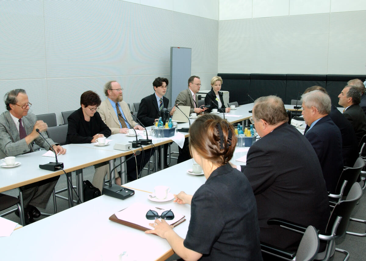Thierse, Wolfgang Bundestagspräsident Wolfgang Thierse, SPD,  empfängt eine deutsch-polnische Parlamentariergruppe mit dem Vorsitzenden Ryszard Kalisz.