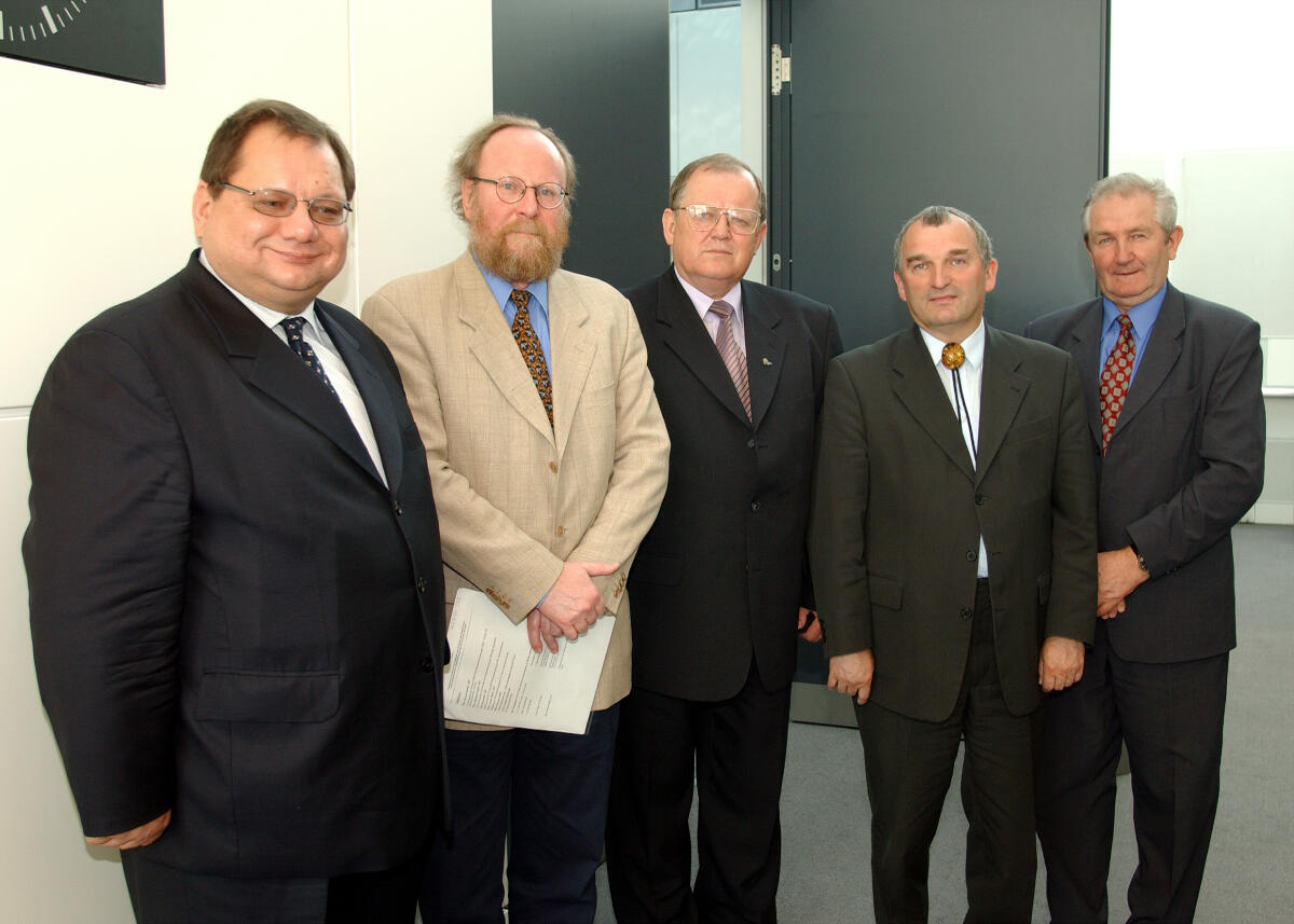Bundestagspräsident Wolfgang Thierse, SPD, empfängt eine deutsch-polnische Parlamentariergruppe mit dem Vorsitzenden Ryszard Kalisz. Thierse, Wolfgang; Kalisz, Ryszard Bundestagspräsident Wolfgang Thierse, SPD, empfängt eine deutsch-polnische Parlamentariergruppe mit dem Vorsitzenden Ryszard Kalisz.