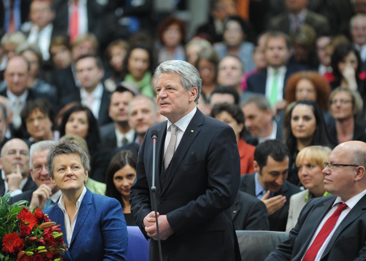 15. Bundesversammlung zur Wahl des 11. Bundespräsidenten der Bundesrepublik Deutschland. Dr. h. c. Joachim Gauck, parteilos, wird mit 991 Stimmen zum neuen Bundespräsidenten gewählt. Bundestagspräsident Prof. Dr. Norbert Lammert, CDU/CSU, eröffnet die Bundesversammlung. Hier nimmt der neu gewählte Bundespräsident die Wahl an.; Plenum, Plenarsaal, Wahlmänner, Wahlfrauen. Gauck, Joachim 15. Bundesversammlung zur Wahl des 11. Bundespräsidenten der Bundesrepublik Deutschland. Dr. h. c. Joachim Gauck, parteilos, wird mit 991 Stimmen zum neuen Bundespräsidenten gewählt. Bundestagspräsident Prof. Dr. Norbert Lammert, CDU/CSU, eröffnet die Bundesversammlung. Hier nimmt der neu gewählte Bundespräsident die Wahl an.; Plenum, Plenarsaal, Wahlmänner, Wahlfrauen.