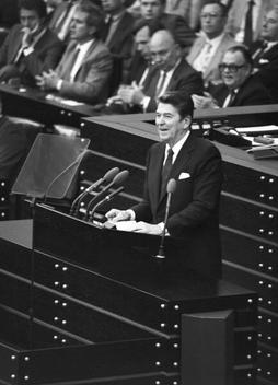 Reagan, Ronald Liegenschaften in Bonn, Plenargebäude