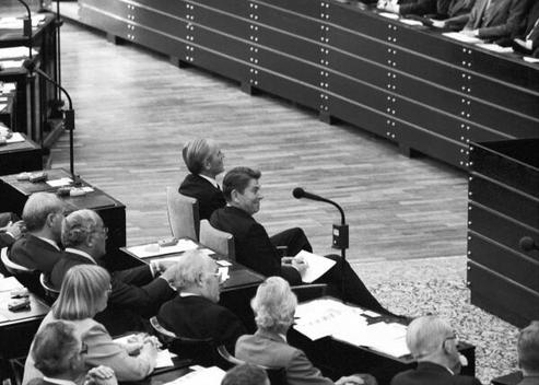 Reagan, Ronald; Carstens, Karl Liegenschaften in Bonn, Plenargebäude