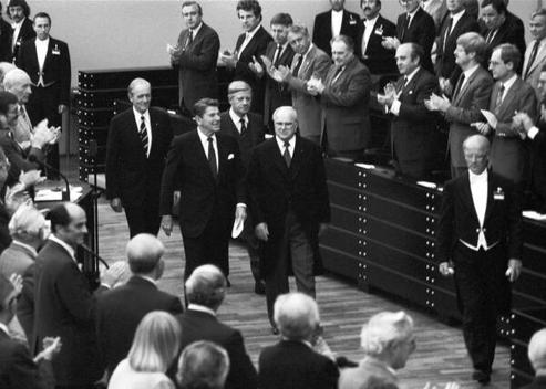 Reagan, Ronald; Schmidt, Helmut; Stücklen, Richard; Carstens, Karl Liegenschaften in Bonn, Plenargebäude