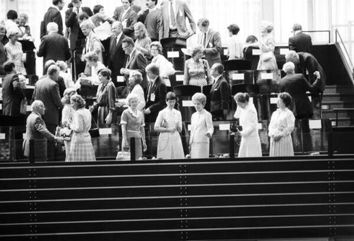 Reagan, Nancy; Schmidt, Hannelore; Carstens, Veronica Liegenschaften in Bonn, Plenargebäude