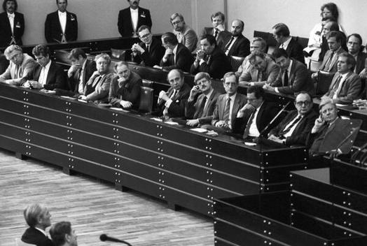 Schmidt, Helmut; Genscher, Hans-Dietrich; Baum, Gerhart; Schmude, Jürgen; Lambsdorff, Otto Graf; Reagan, Ronald; Carstens, Karl; Apel, Hans; Hauff, Volker; Westphal, Heinz Liegenschaften in Bonn, Plenargebäude