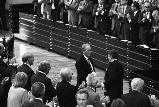 Reagan, Ronald; Carstens, Karl Liegenschaften in Bonn, Plenargebäude