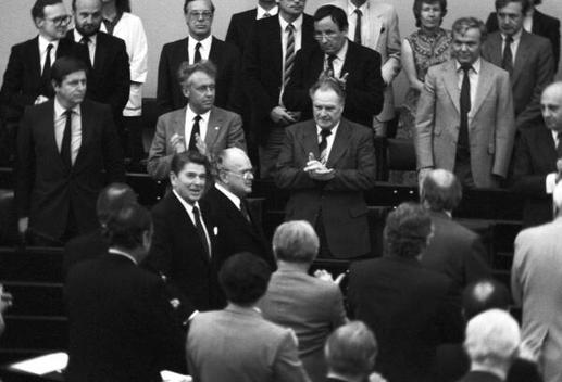 Reagan, Ronald; Stücklen, Richard Liegenschaften in Bonn, Plenargebäude