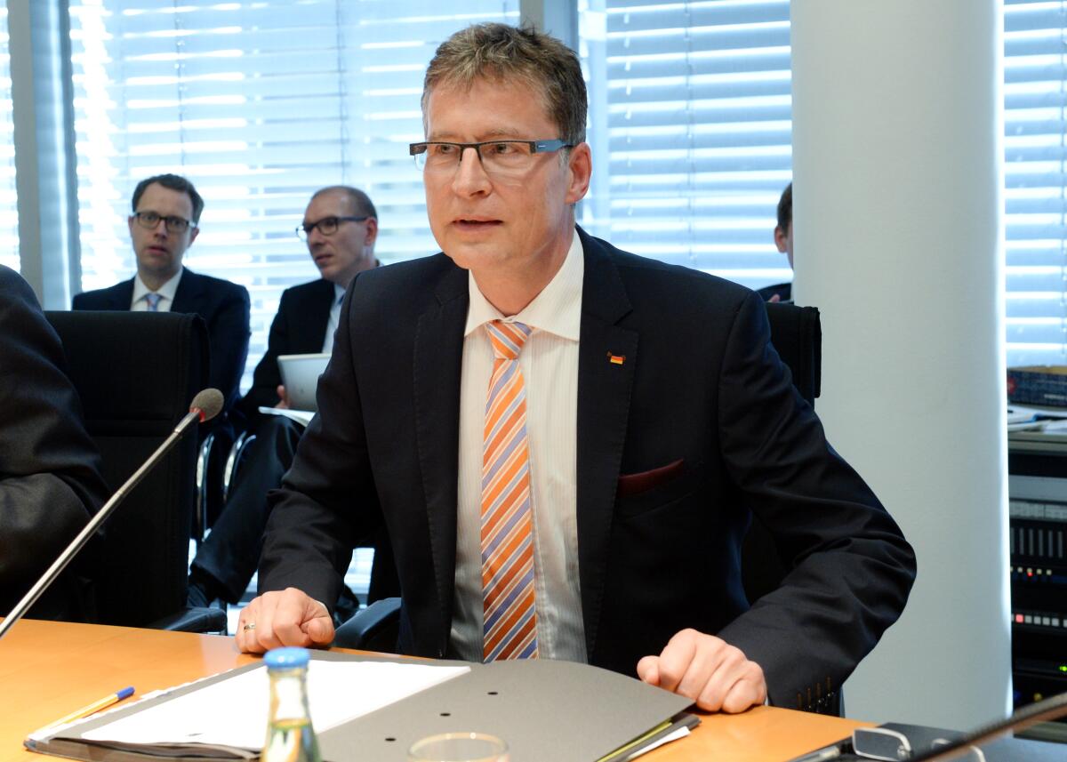 Der Ausschuss des Deutschen Bundestages Digitale Agenda hat unter der Leitung seines Vorsitzenden Jens Koeppen, (hier im Bild), CDU/CSU, und mit Beteiligung von Sachverständigen ein Öffentliches Fachgespräch mit Live-Stream zum Thema "IT-Sicherheit". Koeppen, Jens Der Ausschuss des Deutschen Bundestages Digitale Agenda hat unter der Leitung seines Vorsitzenden Jens Koeppen, (hier im Bild), CDU/CSU, und mit Beteiligung von Sachverständigen ein Öffentliches Fachgespräch mit Live-Stream zum Thema "IT-Sicherheit".
