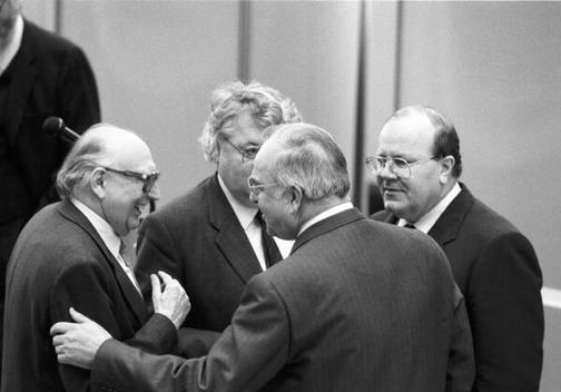 Kohl, Helmut; Bangemann, Martin; Mischnick, Wolfgang; Wolfgramm, Torsten Liegenschaften in Bonn, Plenargebäude