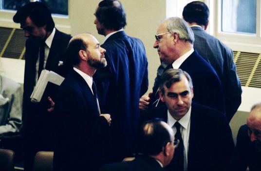 Kohl, Helmut; Lammert, Norbert; Waigel, Theo Liegenschaften in Bonn, Plenargebäude