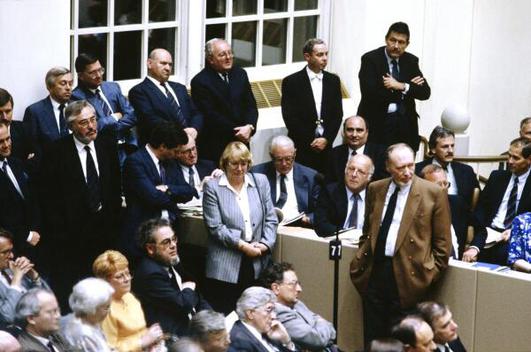 Blüm, Norbert Liegenschaften in Bonn, Plenargebäude
