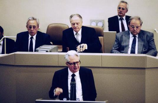 Vogel, Hans-Jochen; Westphal, Heinz Liegenschaften in Bonn, Plenargebäude