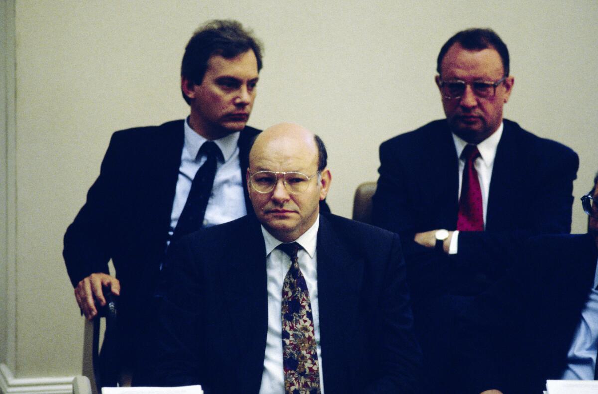 2. und 3. Lesung des Staatsvertrags über die "Schaffung einer Währungs-, Wirtschafts- undSozialunion zwischen der Bundesrepublik Deutschland und derDeutschen Demokratischen Republik" am 21.6.1990 im Wasserwerk in Bonn.; Walter Momper, SPD, Regierenden Bürgermeister von Berlin auf der Bundesratsbank. Momper, Walter 2. und 3. Lesung des Staatsvertrags über die "Schaffung einer Währungs-, Wirtschafts- undSozialunion zwischen der Bundesrepublik Deutschland und derDeutschen Demokratischen Republik" am 21.6.1990 im Wasserwerk in Bonn.; Walter Momper, SPD, Regierenden Bürgermeister von Berlin auf der Bundesratsbank.