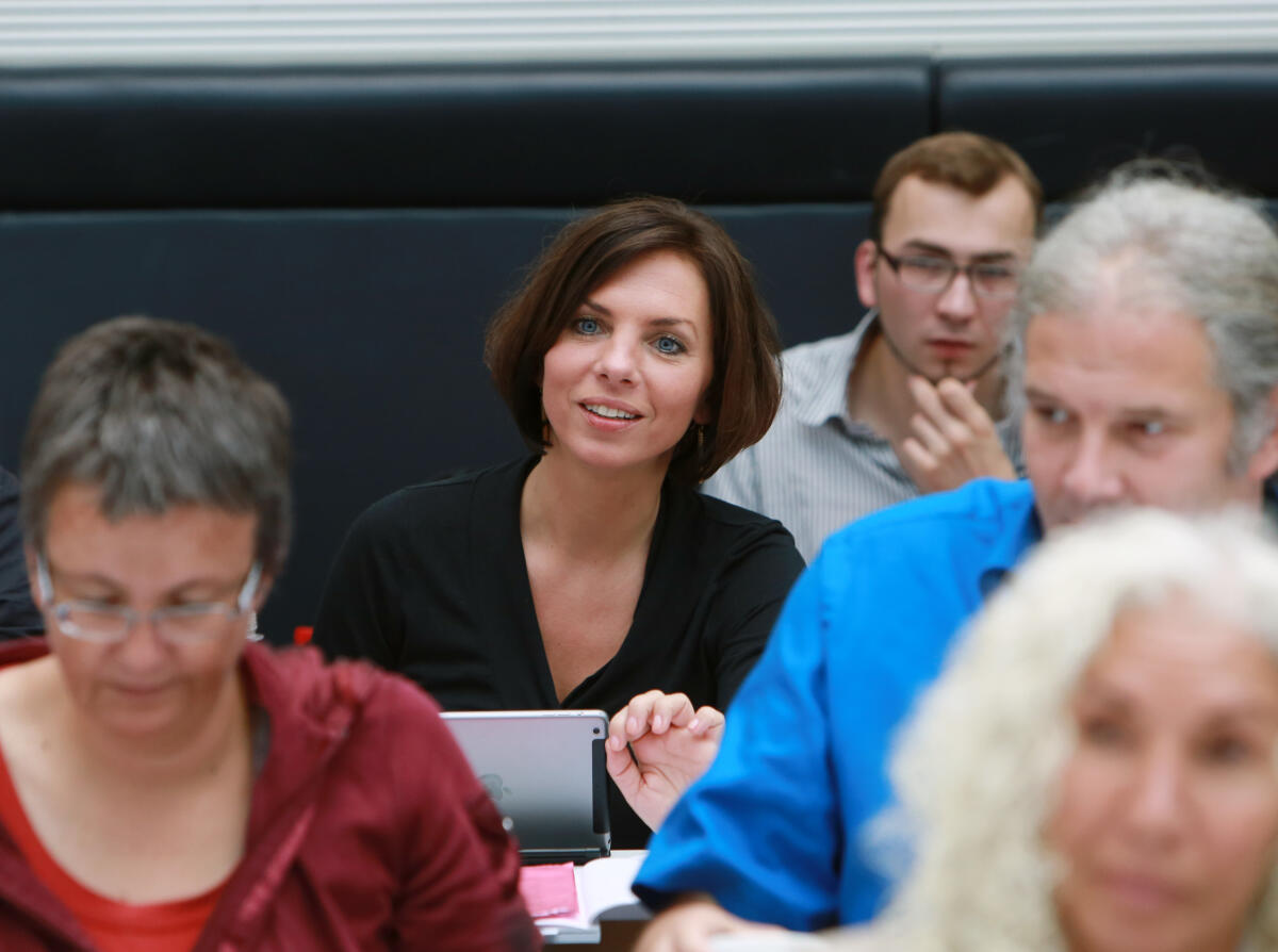 Susanna Karawanskij, DIE LINKE. (2. v. li.) in der Fraktionssitzung, Kathrin Vogler, DIE LINKE. (li), Azize Tank DIE LINKE. (re), Andrej Hunko DIE LINKE. (2.re), Karawanskij, Susanna Susanna Karawanskij, DIE LINKE. (2. v. li.) in der Fraktionssitzung, Kathrin Vogler, DIE LINKE. (li), Azize Tank DIE LINKE. (re), Andrej Hunko DIE LINKE. (2.re),