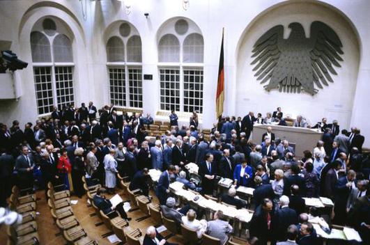  Liegenschaften in Bonn, Plenargebäude