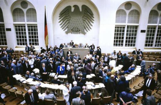  Liegenschaften in Bonn, Plenargebäude