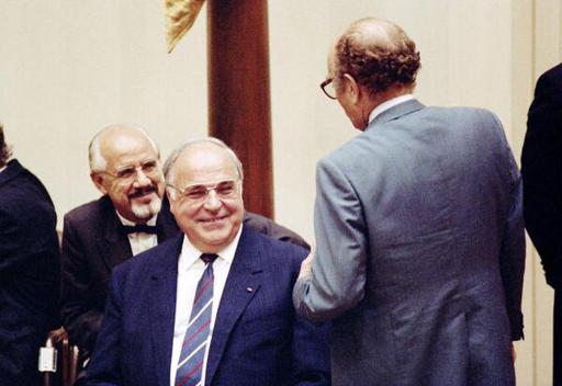 Kohl, Helmut; Klein, Hans Liegenschaften in Bonn, Plenargebäude