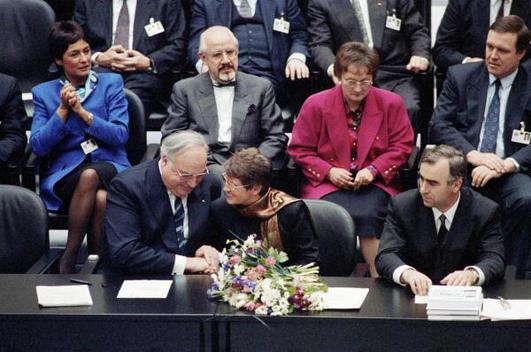 Klein, Hans; Kohl, Helmut; Süssmuth, Rita; Waigel, Theo; Rühe, Volker; Rönsch, Hannelore; Karwatzki, Irmgard Reichstagsgebäude, Plenarsaal
