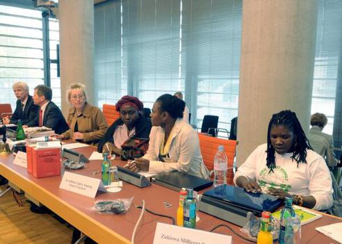 Bulling-Schröter, Eva; Umar-Mustapha, Hauwa; Gigira Aupong, Seraphina; Nomwa, Zukiswa Millicent Jakob-Kaiser-Haus, Sitzungssaal