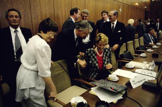 Süssmuth, Rita; Bergmann-Pohl, Sabine; Seiters, Rudolf Liegenschaften in Bonn, Verwaltung