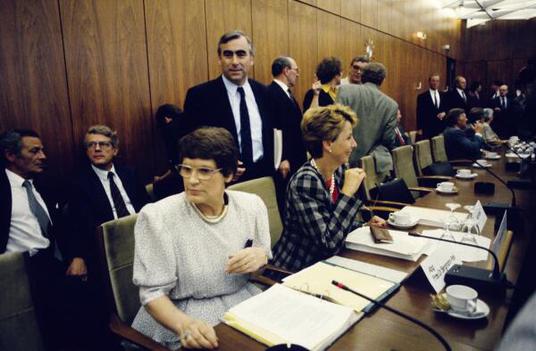 Süssmuth, Rita; Bergmann-Pohl, Sabine; Waigel, Theo Liegenschaften in Bonn, Verwaltung
