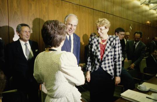 Süssmuth, Rita; Kohl, Helmut; Bergmann-Pohl, Sabine Liegenschaften in Bonn, Verwaltung