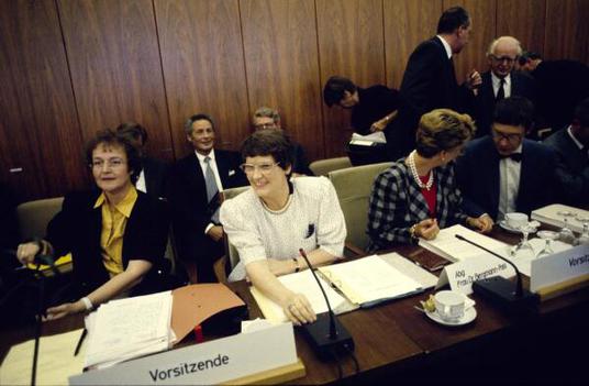 Däubler-Gmelin, Herta; Süssmuth, Rita; Bergmann-Pohl, Sabine Liegenschaften in Bonn, Verwaltung