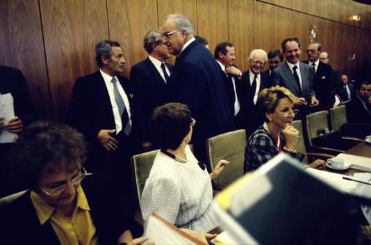 Däubler-Gmelin, Herta; Süssmuth, Rita; Bergmann-Pohl, Sabine; Kohl, Helmut Liegenschaften in Bonn, Verwaltung