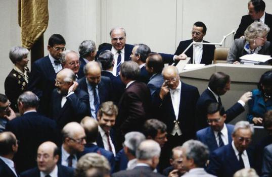 Kohl, Helmut; Klein, Hans Liegenschaften in Bonn, Plenargebäude