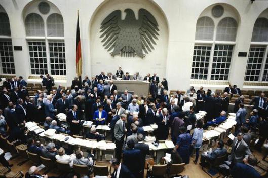  Liegenschaften in Bonn, Plenargebäude