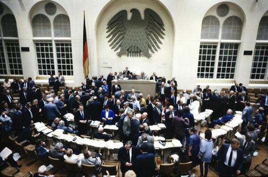  Liegenschaften in Bonn, Plenargebäude