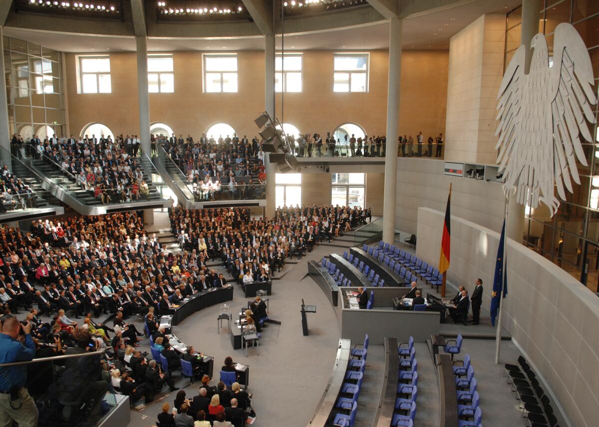 14. Bundesversammlung. Wahl des Bundespräsidenten.; Übersicht Plenarsaal, Wahl, Wahlen, Gang zur Wahlurne. 14. Bundesversammlung. Wahl des Bundespräsidenten.; Übersicht Plenarsaal, Wahl, Wahlen, Gang zur Wahlurne.