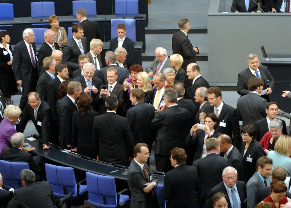 14. Bundesversammlung. Wahl des Bundespräsidenten.; Übersicht Plenarsaal, Wahl, Wahlen, Gang zur Wahlurne. 14. Bundesversammlung. Wahl des Bundespräsidenten.; Übersicht Plenarsaal, Wahl, Wahlen, Gang zur Wahlurne.