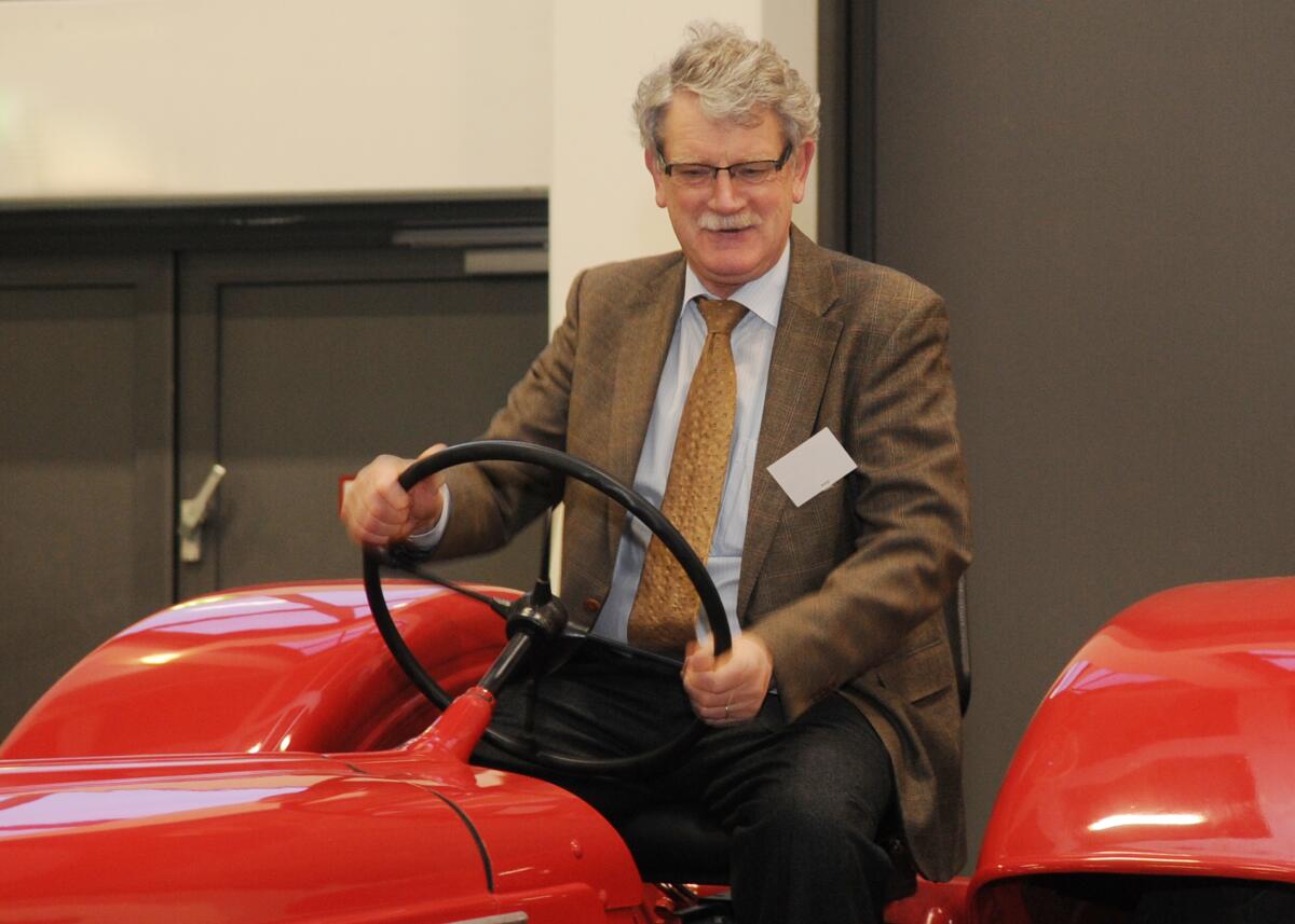 Der Ausschuss des Deutschen Bundestages für Ernährung, Landwirtschaft und Verbraucherschutz auf der Grünen Woche. Hier der Vorsitzende des Ausschusses, Hans-Michael Goldmann, FDP, auf dem Erlebnisbauernhof. Goldmann, Hans-Michael Der Ausschuss des Deutschen Bundestages für Ernährung, Landwirtschaft und Verbraucherschutz auf der Grünen Woche. Hier der Vorsitzende des Ausschusses, Hans-Michael Goldmann, FDP, auf dem Erlebnisbauernhof.