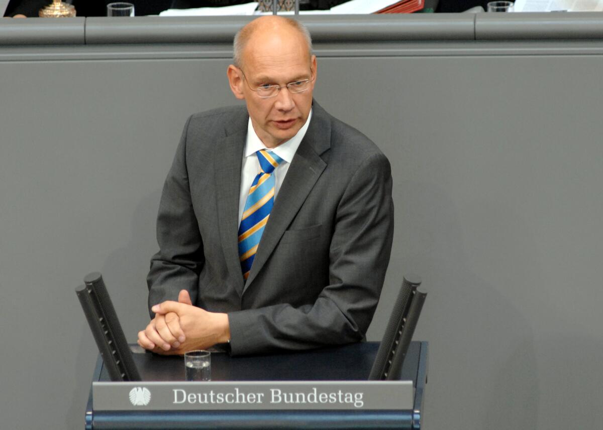 Christian Ahrendt, FDP, Bundestagsabgeordneter, Abgeordneter, Mitglied des Deutschen Bundestages, MdB, Rede, Deutscher Bundestag, 49. Sitzung, TOP 3, Thema: Verfassungskonformität der Jobcenter.; Rednerpult. Ahrendt, Christian Christian Ahrendt, FDP, Bundestagsabgeordneter, Abgeordneter, Mitglied des Deutschen Bundestages, MdB, Rede, Deutscher Bundestag, 49. Sitzung, TOP 3, Thema: Verfassungskonformität der Jobcenter.; Rednerpult.