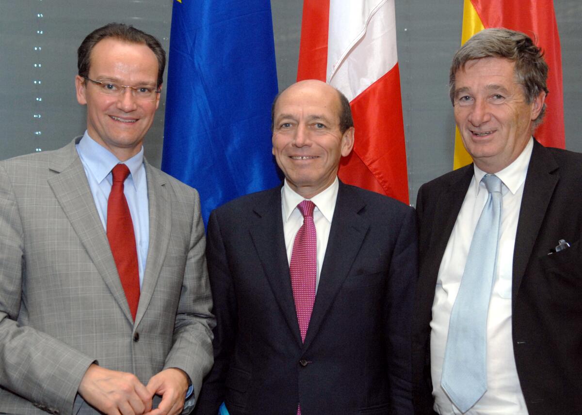 Krichbaum, Gunther; Lequiller, Pierre Gemeinsame Sitzung der Ausschüsse für die Angelegenheiten der Europäischen Union der Assemblée Nationale der Republik Frankreich und des Deutschen Bundestages. Hier die Vorsitzenden: Pierre Lequiller, (re), und Gunther Krichbaum, (li), CDU/CSU.