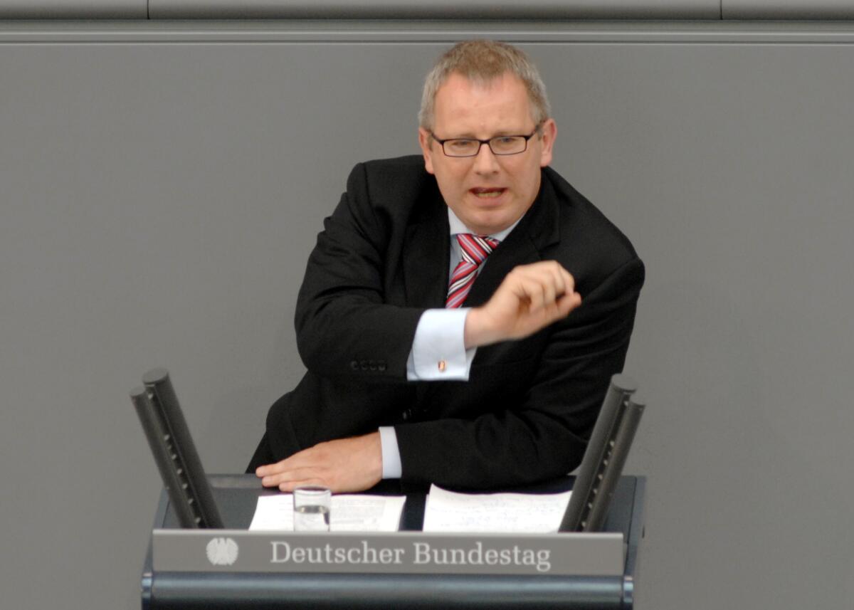 Kahrs, Johannes Johannes Kahrs, SPD, Bundestagsabgeordneter, Abgeordneter, Mitglied des Deutschen Bundestages, MdB, Rede, Deutscher Bundestag, 51. Sitzung, TOP 2, Thema: Haushaltspolitik.; Rednerpult.