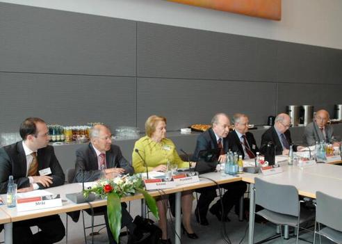 Balog, Zoltán; Jäger, Wolfgang; Kimmel, Adolf; Paterson, William E.; Prunskiene, Kazimiera; Hefty, Georg Paul Reichstagsgebäude, Protokollsaal