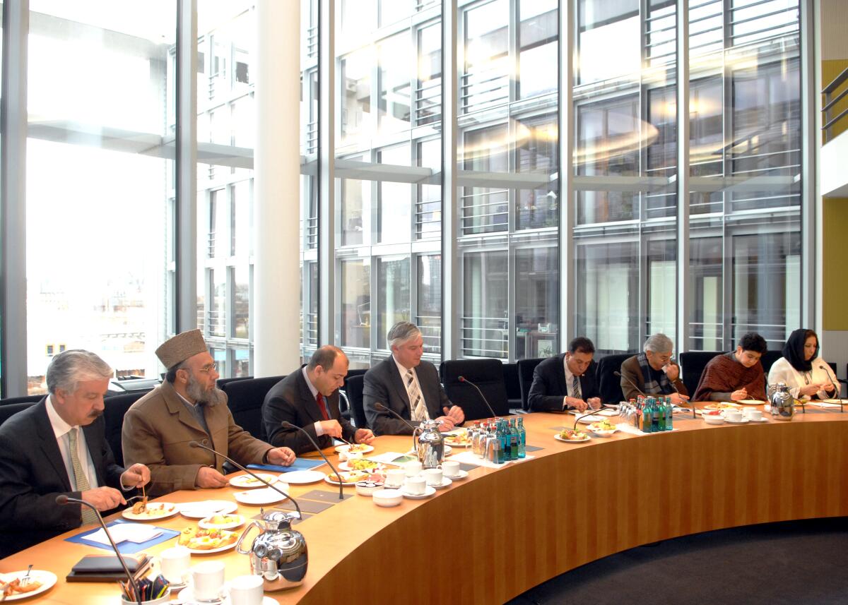 Der Ausschuss für wirtschaftliche Zusammenarbeit und Entwicklung empfängt Gäste aus Afghanistan und Pakistan zu einem Gespräch. Der Ausschuss für wirtschaftliche Zusammenarbeit und Entwicklung empfängt Gäste aus Afghanistan und Pakistan zu einem Gespräch.