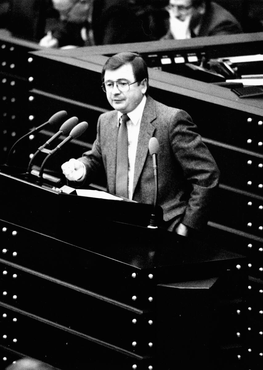 Alwin Brück, SPD, MdB, hält eine Rede im Deutschen Bundestag.; Bundestagsabgeordneter, Abgeordneter, Rednerpult Brück, Alwin Alwin Brück, SPD, MdB, hält eine Rede im Deutschen Bundestag.; Bundestagsabgeordneter, Abgeordneter, Rednerpult
