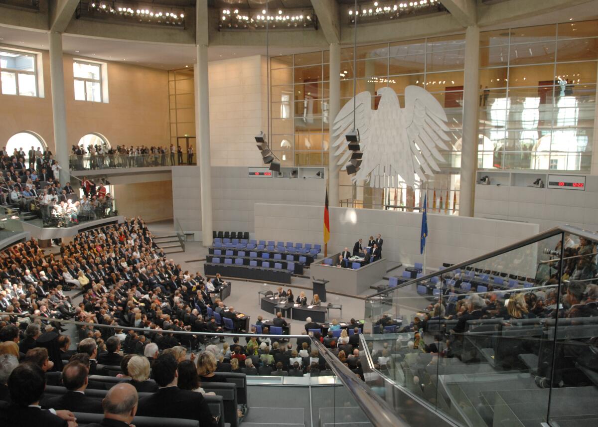 14. Bundesversammlung. Wahl des Bundespräsidenten.; Übersicht Plenarsaal, Wahl, Wahlen, Gang zur Wahlurne. 14. Bundesversammlung. Wahl des Bundespräsidenten.; Übersicht Plenarsaal, Wahl, Wahlen, Gang zur Wahlurne.