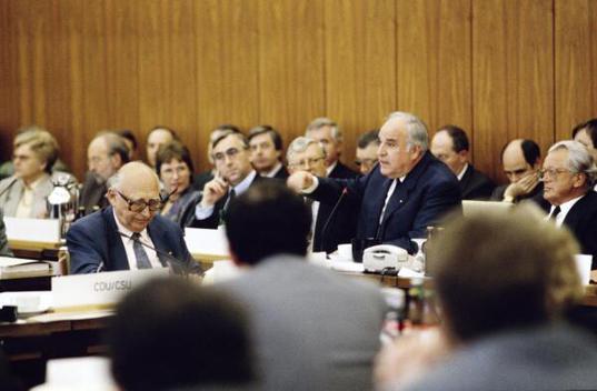 Kohl, Helmut; Waigel, Theo; Mischnick, Wolfgang; Bücker, Joseph Liegenschaften in Bonn, Verwaltung