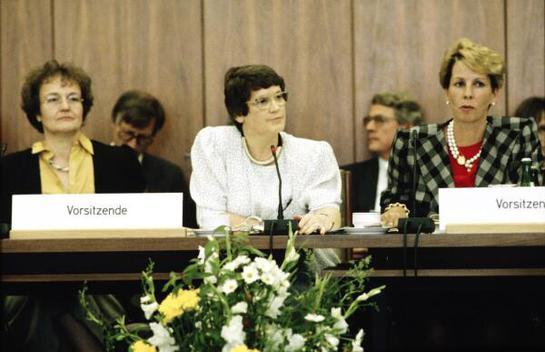 Däubler-Gmelin, Herta; Süssmuth, Rita; Bergmann-Pohl, Sabine Liegenschaften in Bonn, Verwaltung