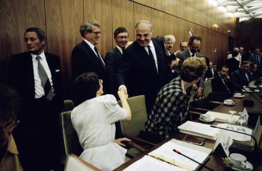 Kohl, Helmut; Süssmuth, Rita; Bergmann-Pohl, Sabine Liegenschaften in Bonn, Verwaltung